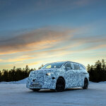Neue Mercedes Benz Großraumlimousinen meistern Wintererprobung am Polarkreis New Mercedes Benz MPVs master winter testing in the Arctic Circle