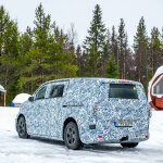 Neue Mercedes Benz Großraumlimousinen meistern Wintererprobung am Polarkreis New Mercedes Benz MPVs master winter testing in the Arctic Circle
