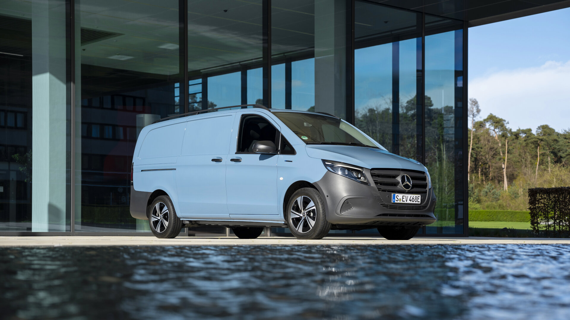 The new (e)Vito & (e)Sprinter The new (e)Vito & (e)Sprinter
