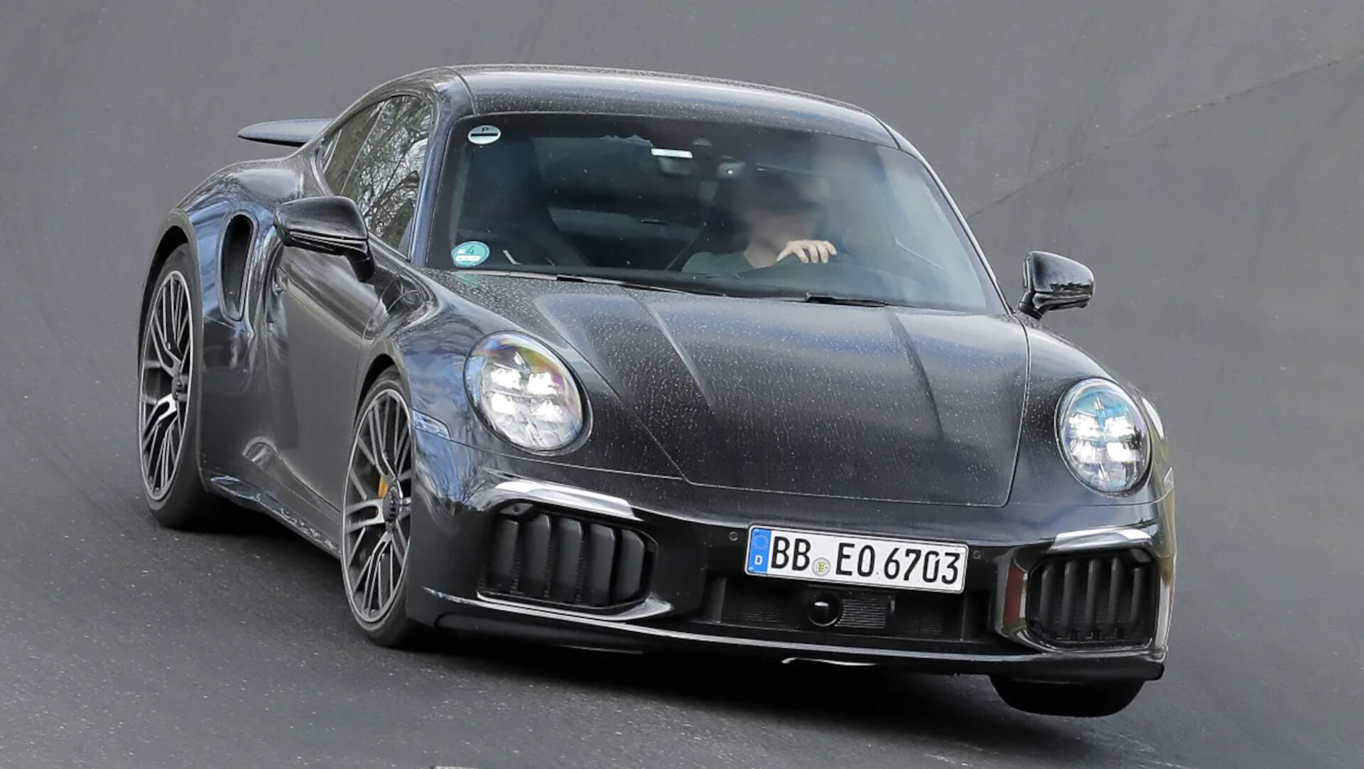 Porsche 911 Turbo S Facelift 2025 spy shots (3)