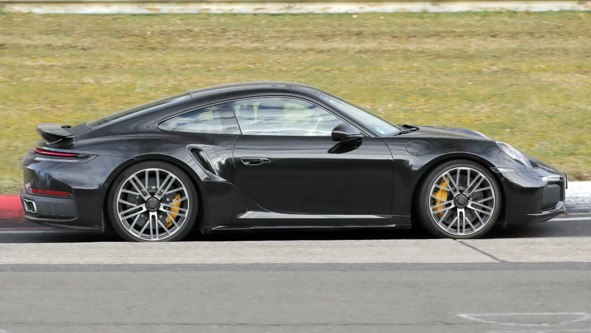 911 Turbo S Facelift 2025 spy shots (8)