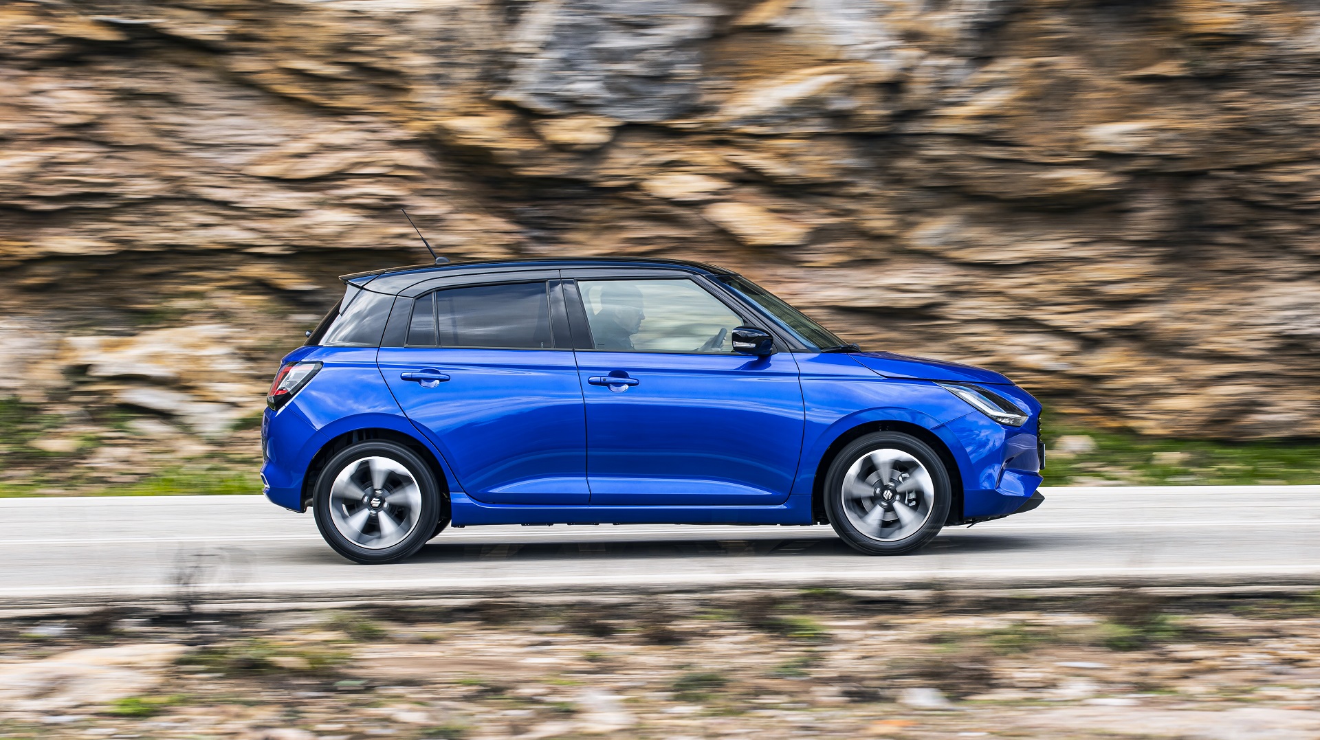 Suzuki Swift GR blue 2025 (7)