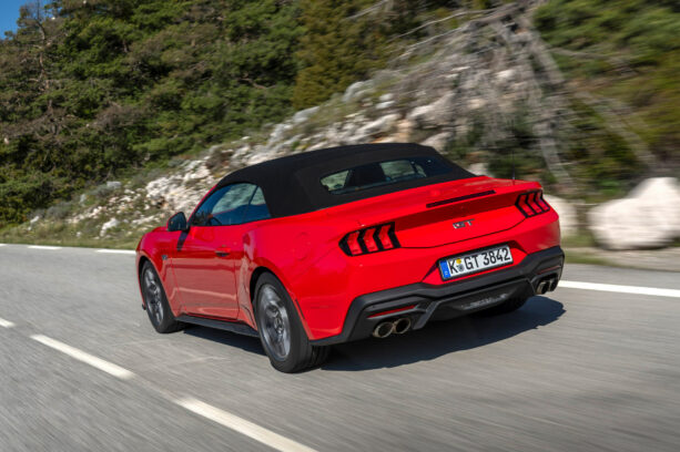 FORD MUSTANG CONVERTIBLE 02