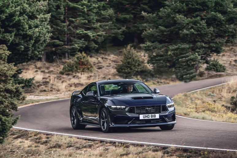 FORD MUSTANG DARK HORSE 01