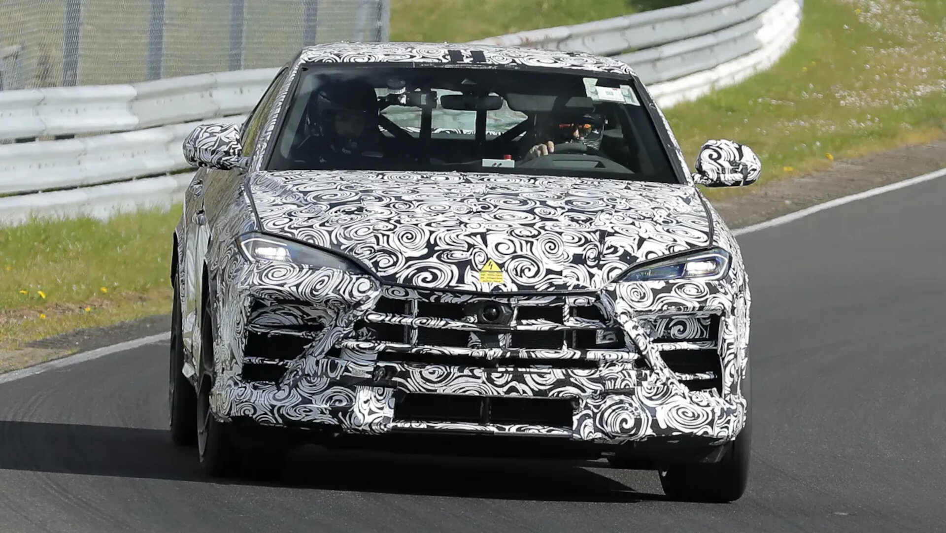 Lamborghini Urus Performante spy shot (2)