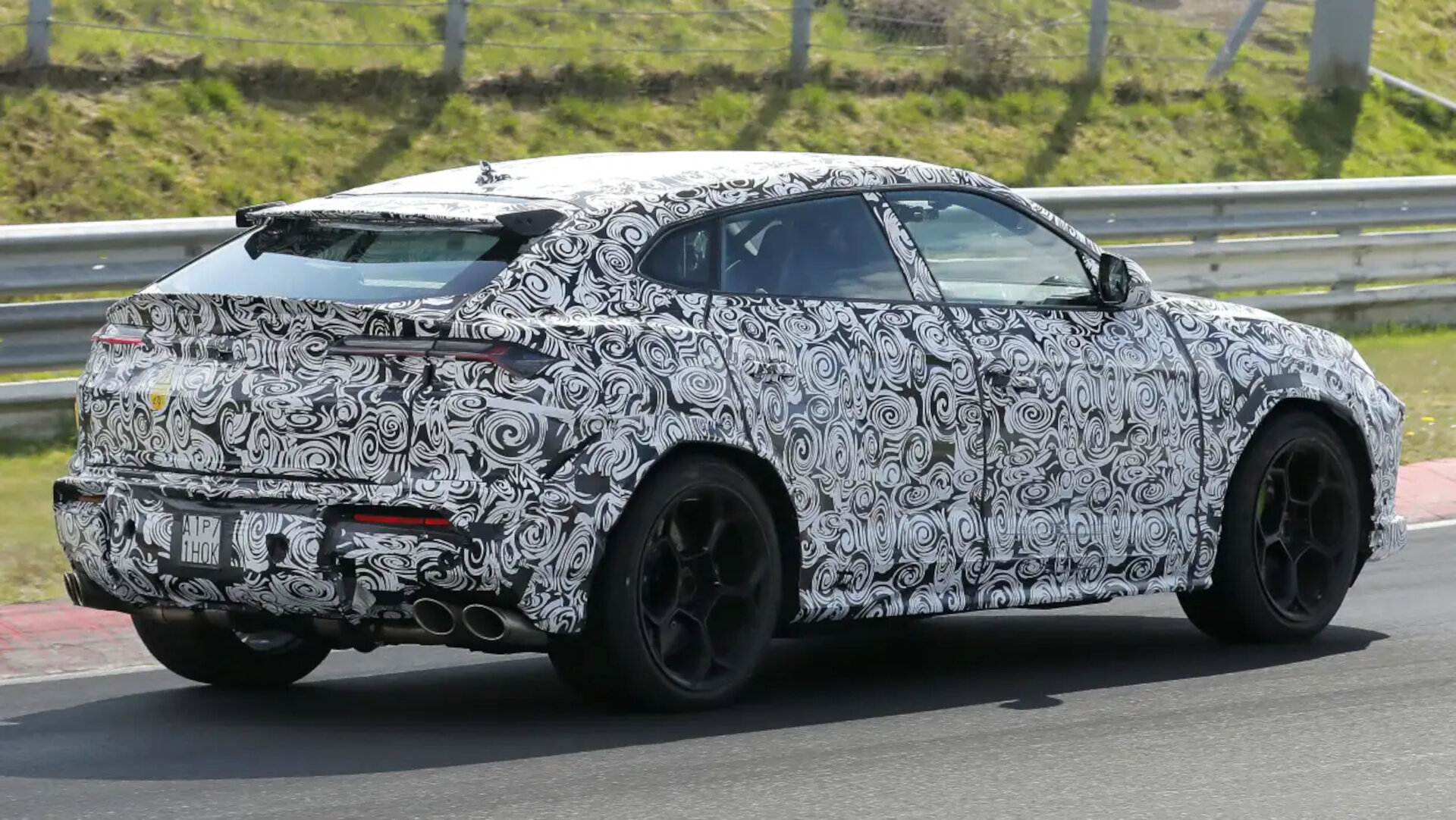 Lamborghini Urus Performante spy shot (3)