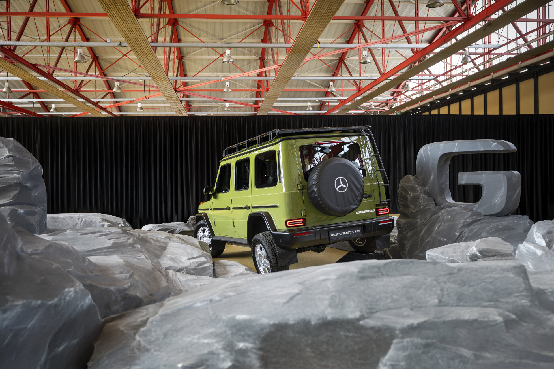 Mercedes-Benz G-Class Edition STRONGER THAN THE 1980sMANUFAKTUR agave green solid; Seat upholstery in dove grey fabric