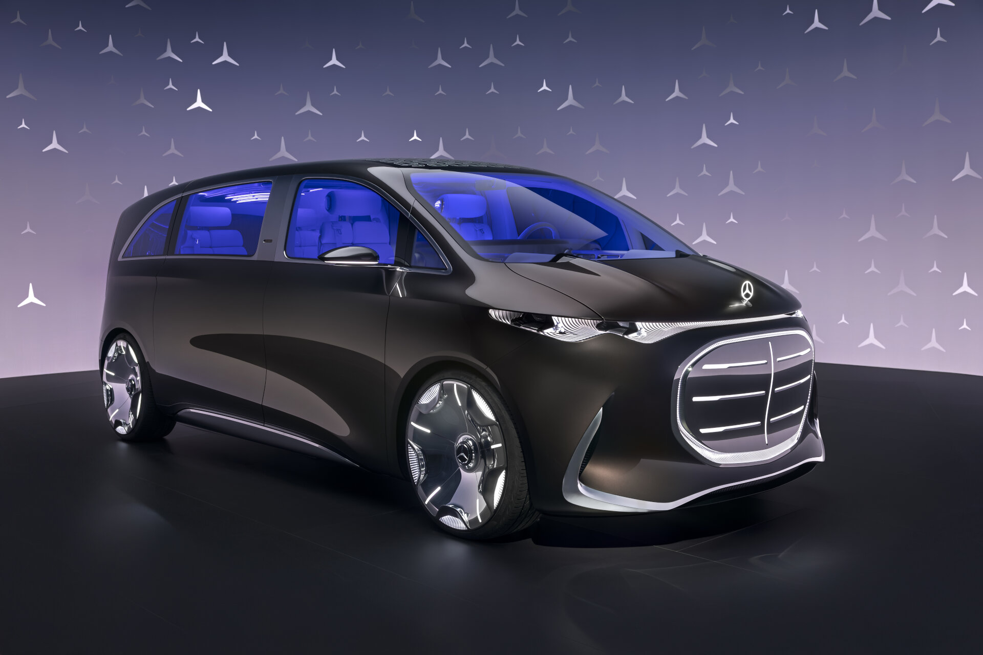 Der Beginn einer neuen Ära: Der Vision V gibt einen Ausblick auf ein neues Segment luxuriöser Limousinen Dawn of a new era: the Vision V provides a glimpse of a new segment of luxury limousines