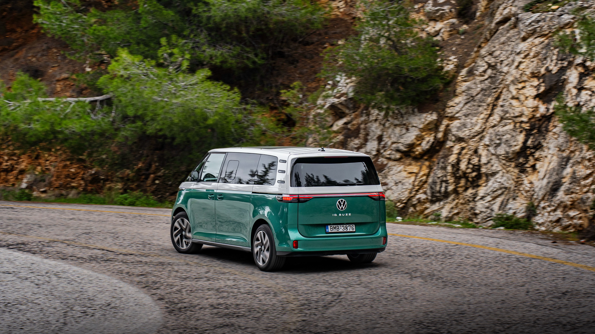 Volkswagen ID.Buzz 7 seat Pro 296ps Test 2025 2