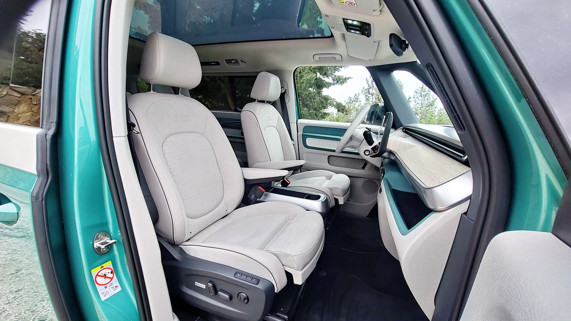 Volkswagen ID.Buzz 7 seat Pro 296ps Test 2025 38 resize