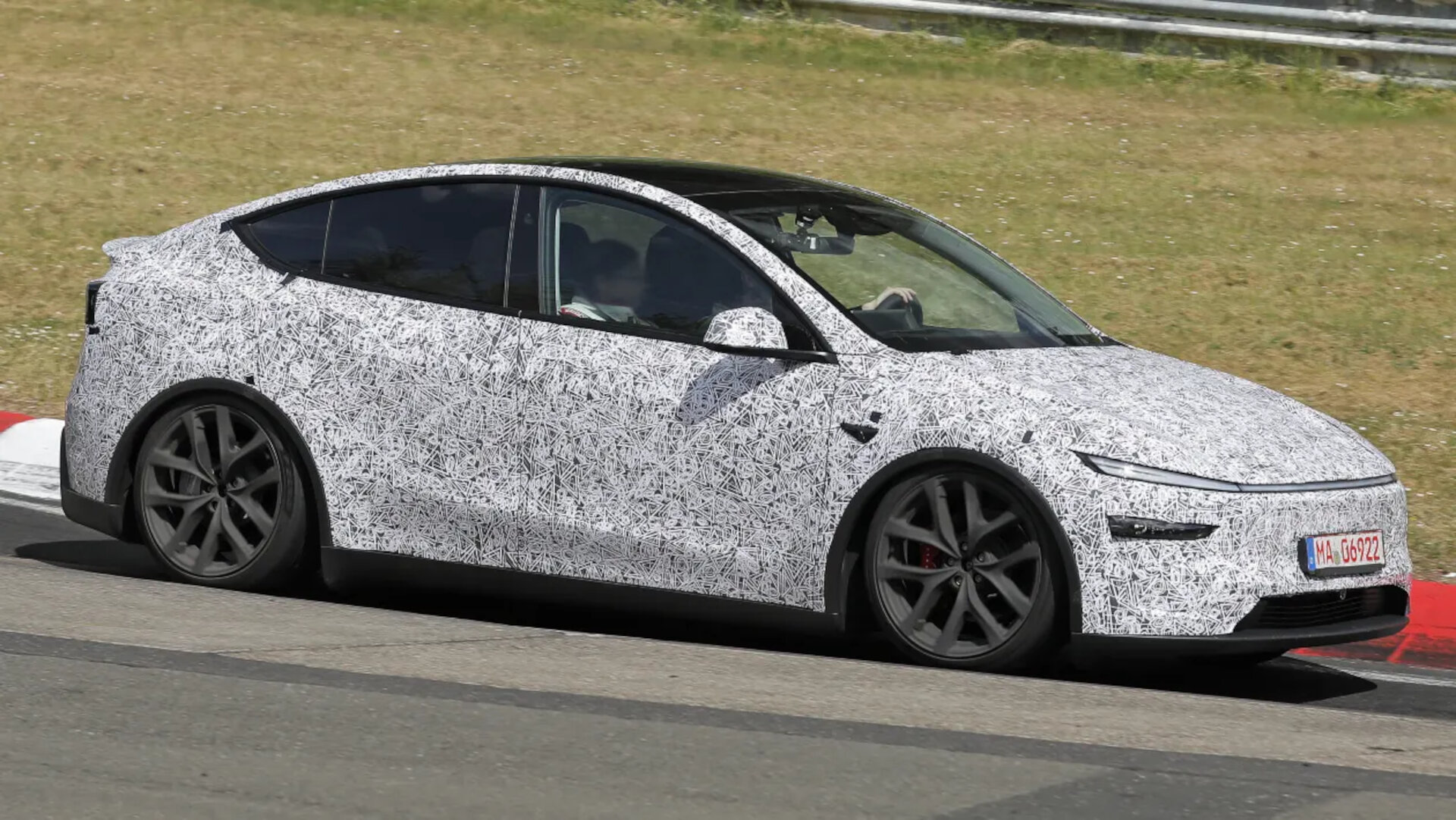 Tesla Model Y Performance spy shots (2)