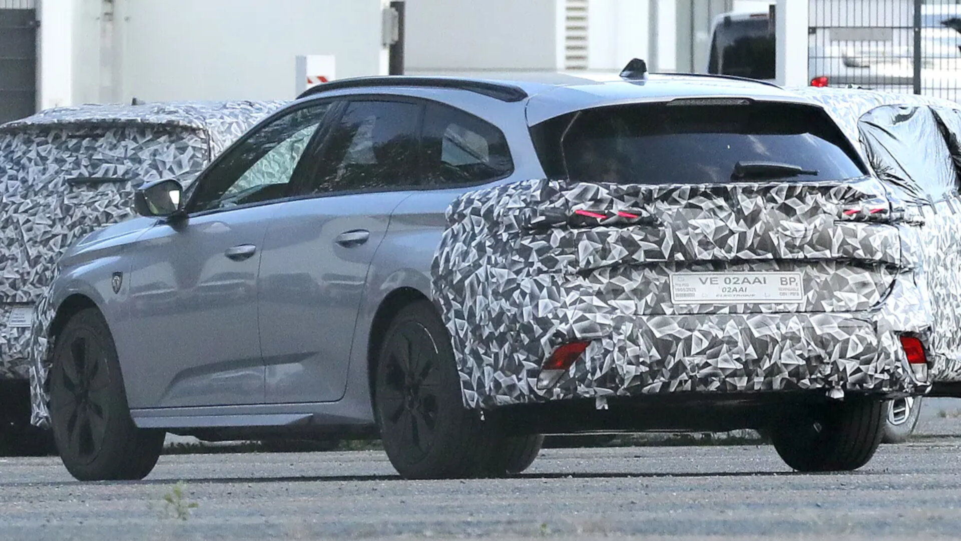 Peugeot 308 Facelift spy shots 2025 (1)