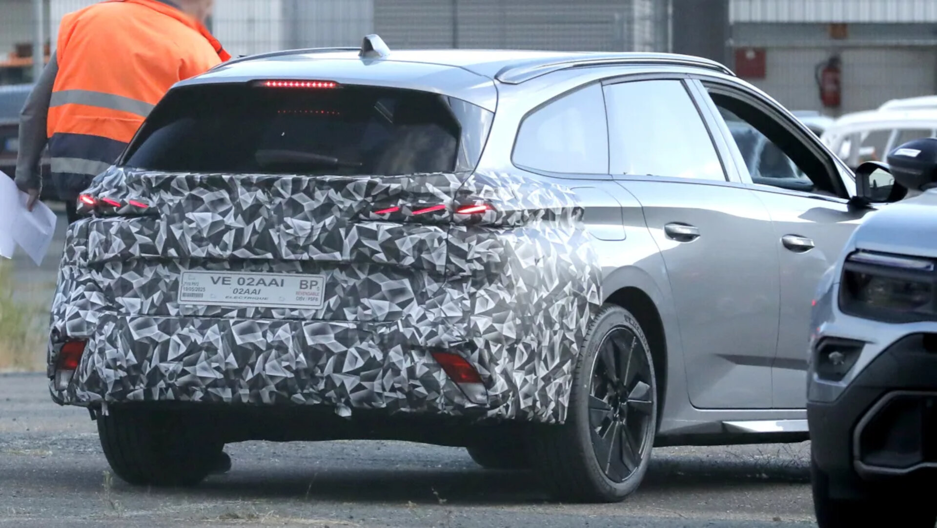 Peugeot 308 Facelift spy shots 2025 (2)