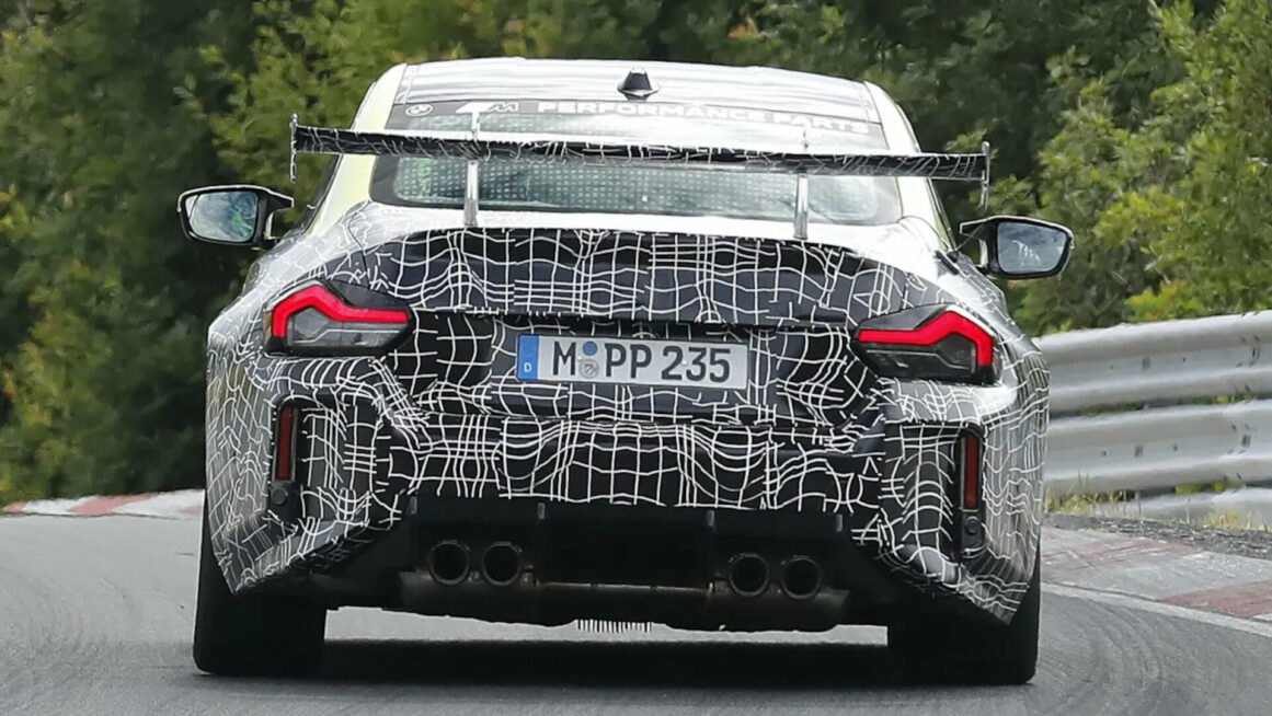 BMW M2 Track Pack spy shot 2025 (6)