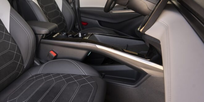 FORD PUMA GEN E YELLOW 021