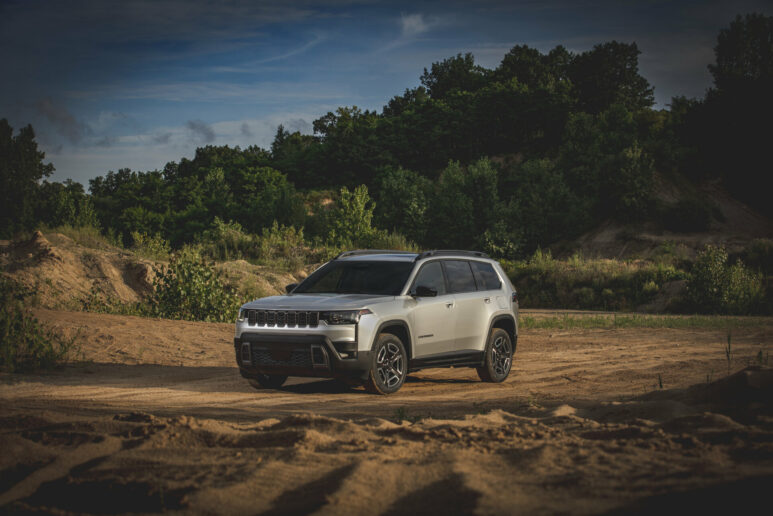 2026 Jeep® Cherokee Limited front three quarter view