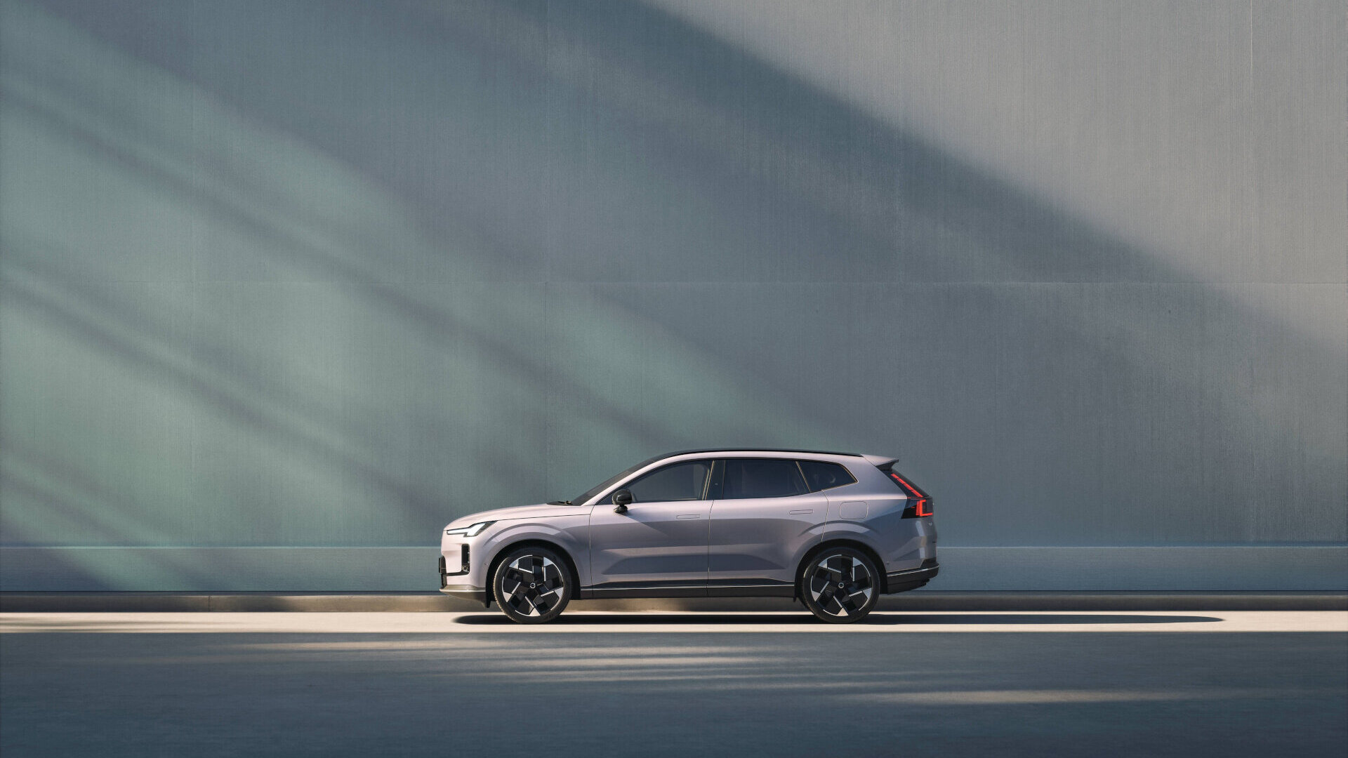 Volvo Cars reveals the new XC70 – a plug in hybrid for every journey