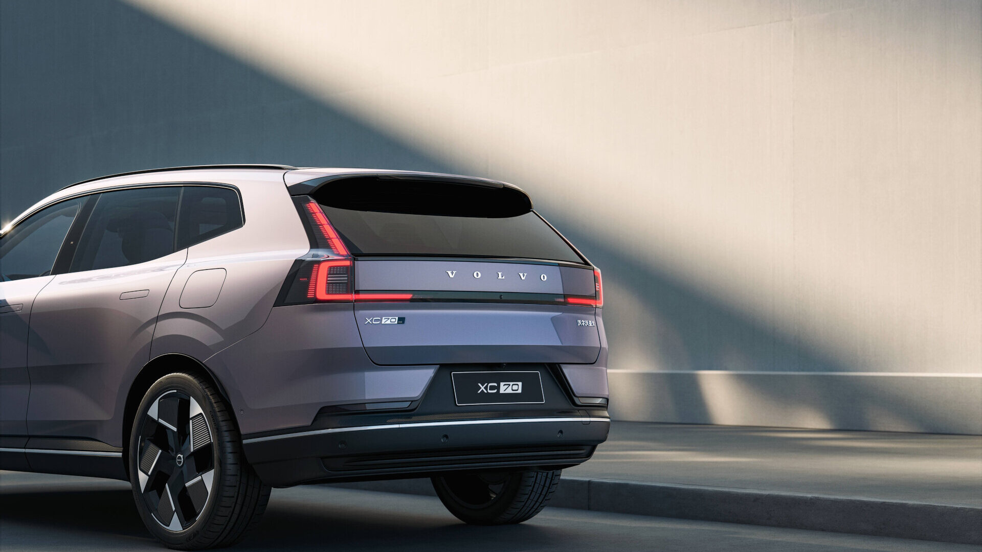 Volvo Cars reveals the new XC70 – a plug in hybrid for every journey