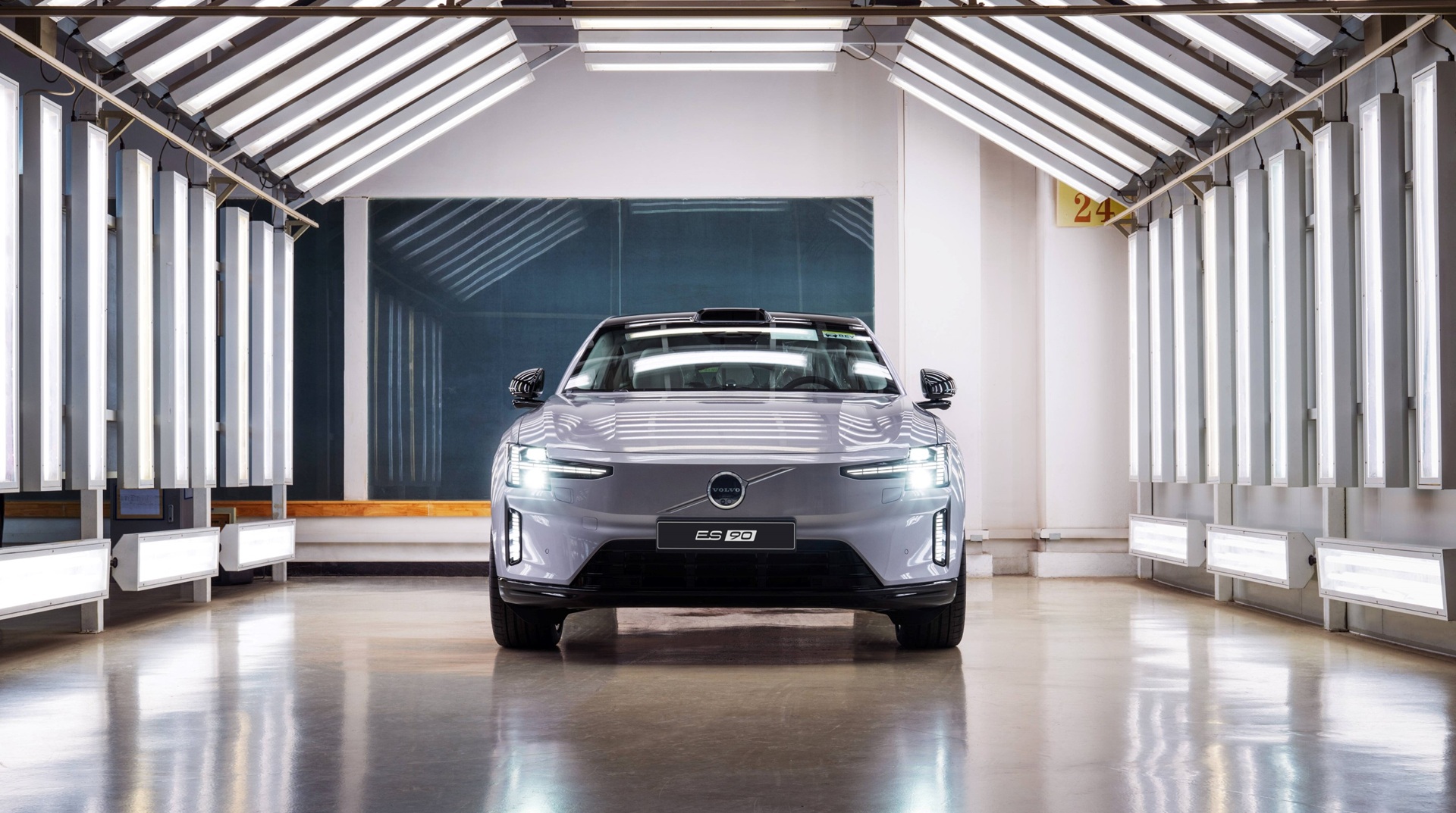 353017 Volvo Cars starts production of the new fully electric Volvo ES90