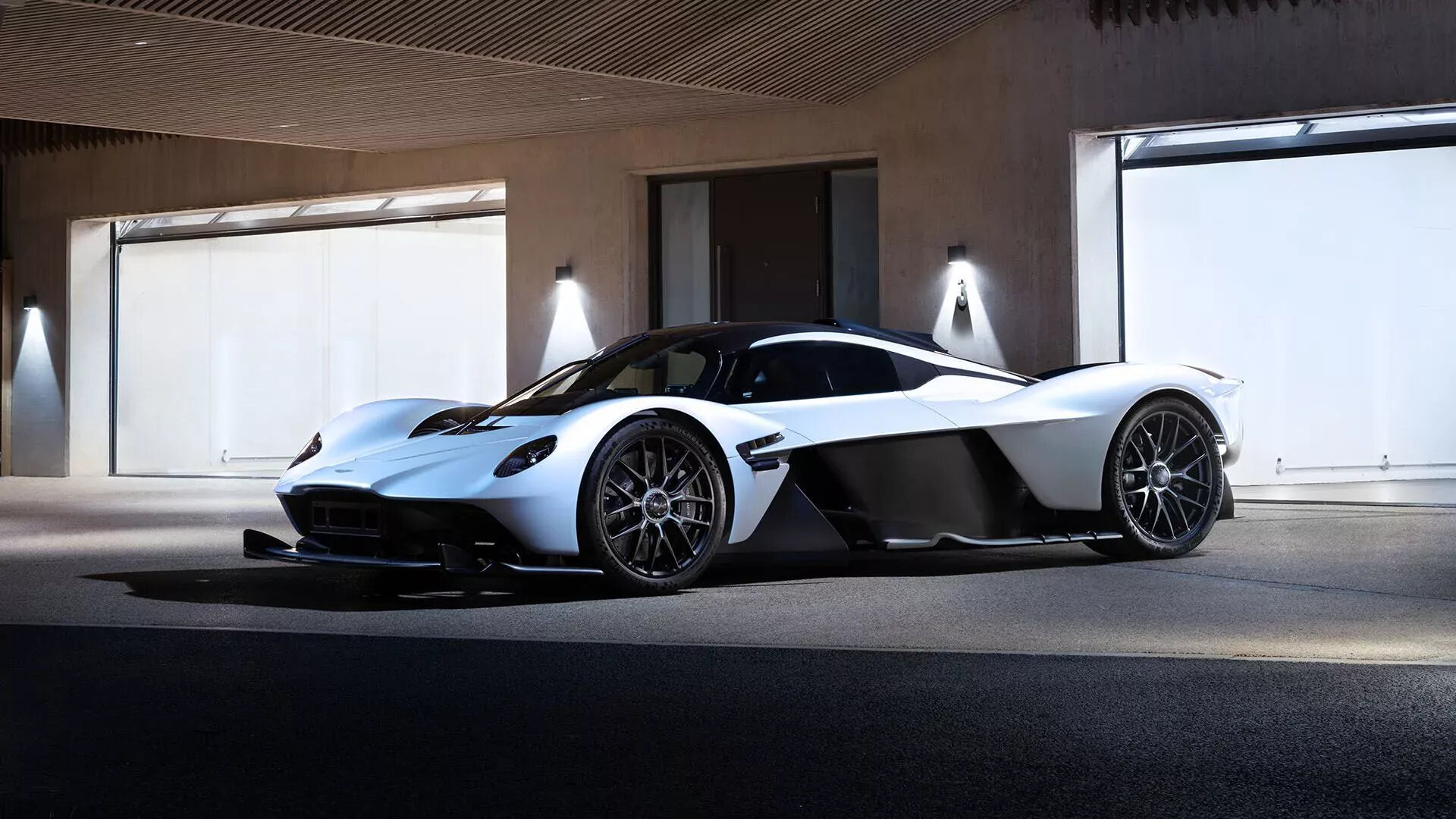 Daniel Ricciardo Aston Martin Valkryie 1