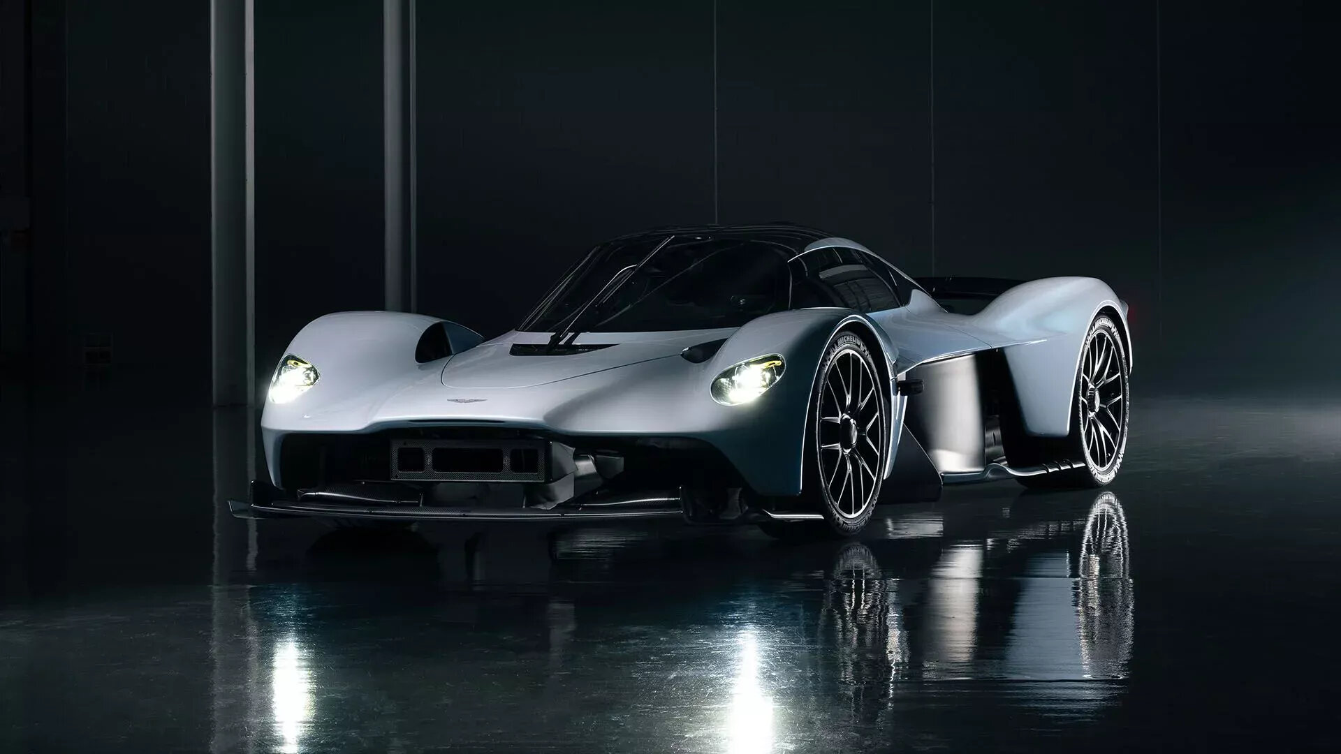 Daniel Ricciardo Aston Martin Valkyrie 10