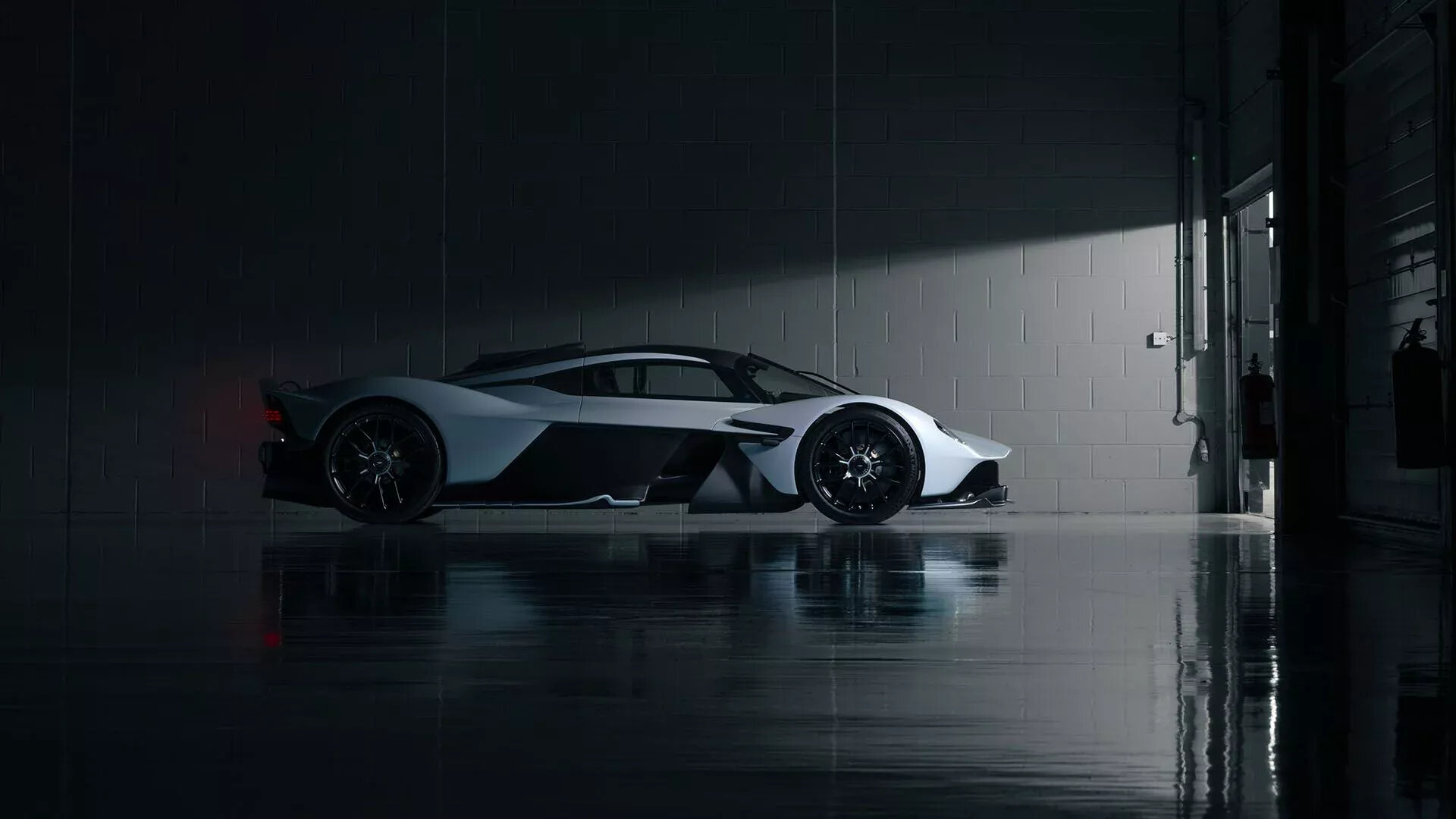 Daniel Ricciardo Aston Martin Valkyrie 3