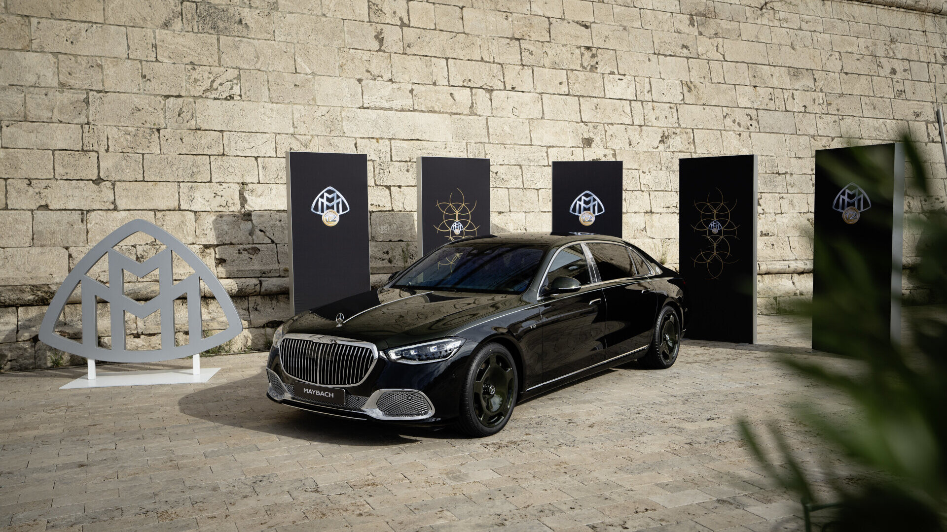 Die Mercedes Maybach V12 Edition. Tradition trifft auf Design und Handwerkskunst The Mercedes Maybach V12 Edition where legacy meets design and craftsmanship
