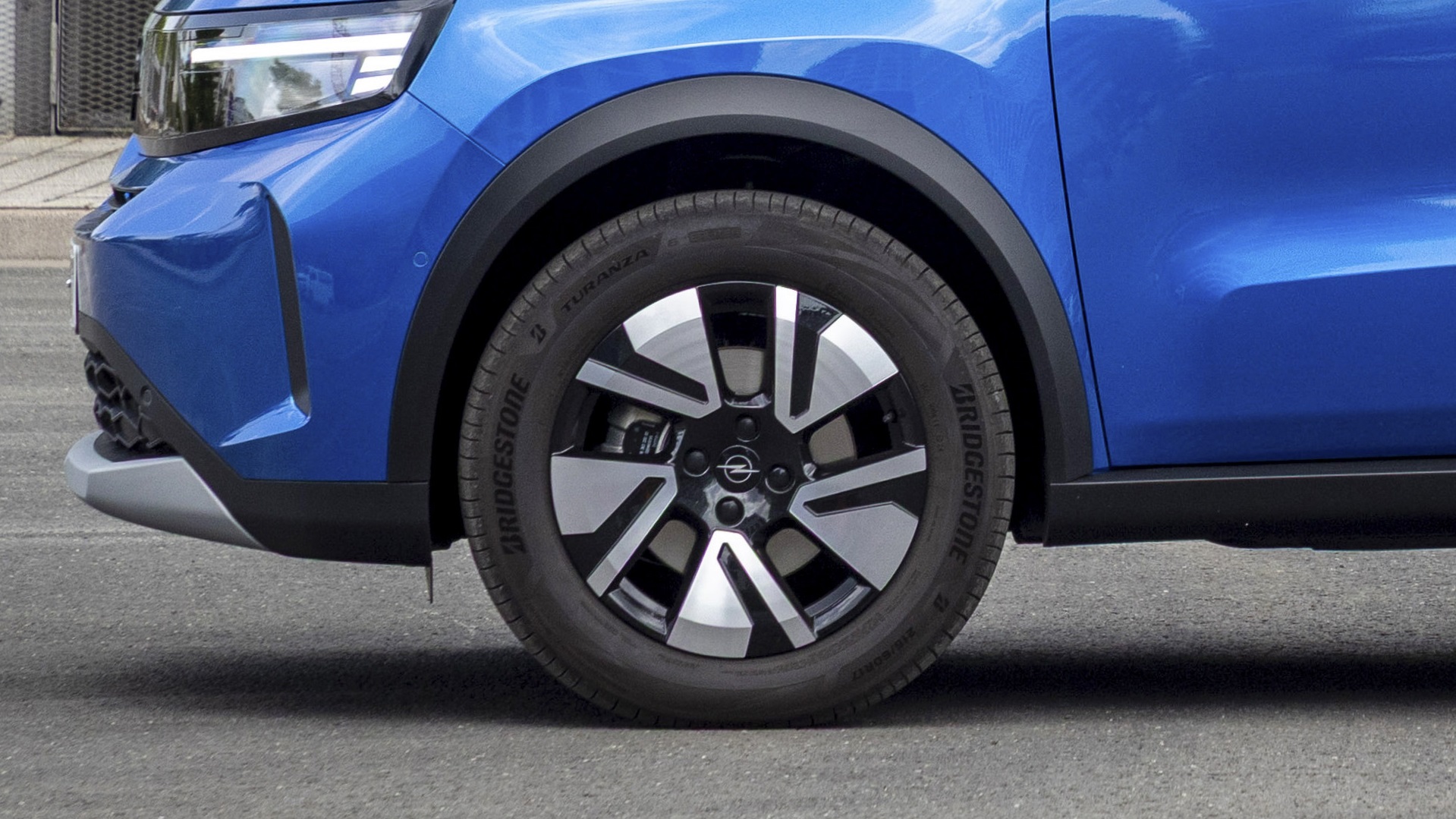 Opel Frontera GS 7seat 2025 blue (36) Opel Frontera GS 7seat 2025 blue (36)