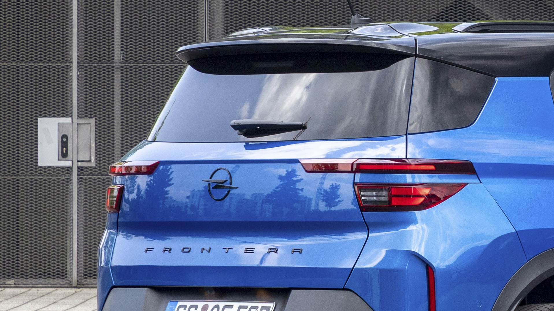 Opel Frontera GS 7seat 2025 blue (38) Opel Frontera GS 7seat 2025 blue (38)