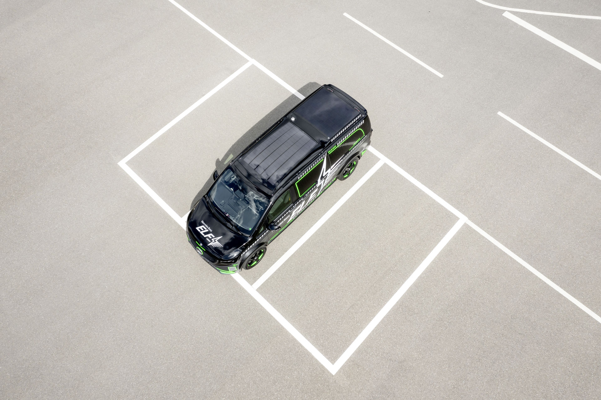 Mercedes Benz ELF: Laden von Elektrofahrzeugen neu gedacht Mercedes Benz ELF: a novel approach to charging electric vehicles Mercedes Benz ELF: Laden von Elektrofahrzeugen neu gedacht Mercedes Benz ELF: a novel approach to charging electric vehicles