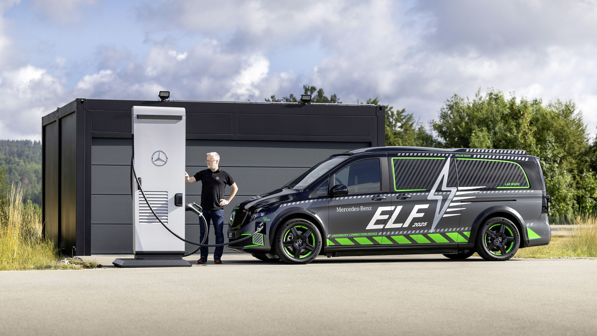 Mercedes Benz ELF: Laden von Elektrofahrzeugen neu gedacht Mercedes Benz ELF: a novel approach to charging electric vehicles Mercedes Benz ELF: Laden von Elektrofahrzeugen neu gedacht Mercedes Benz ELF: a novel approach to charging electric vehicles