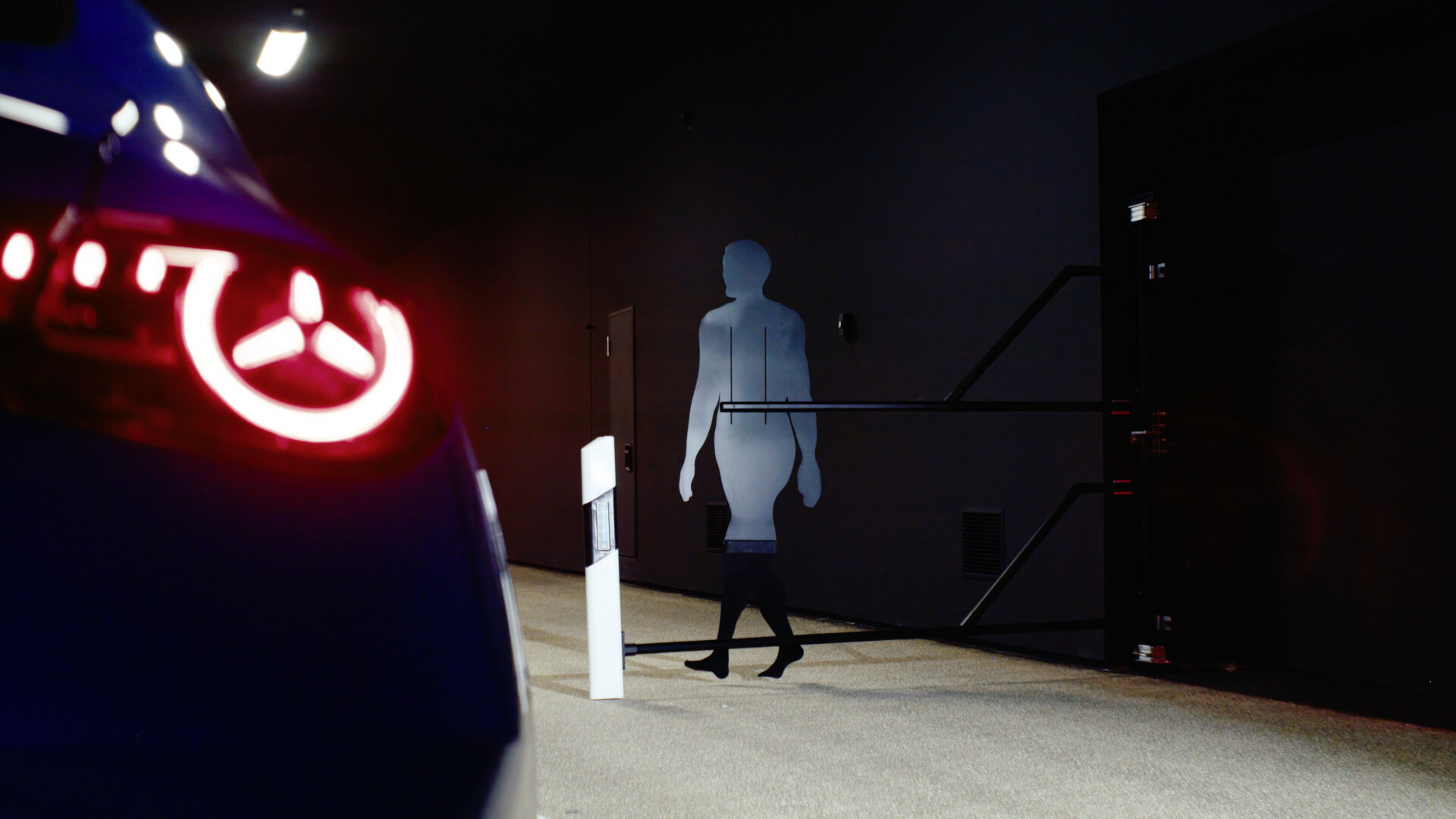 Mercedes Benz eröffnet modernstes Lichttest Zentrum der Automobilindustrie Mercedes Benz inaugurates the most advanced light testing centre of the automotive industry