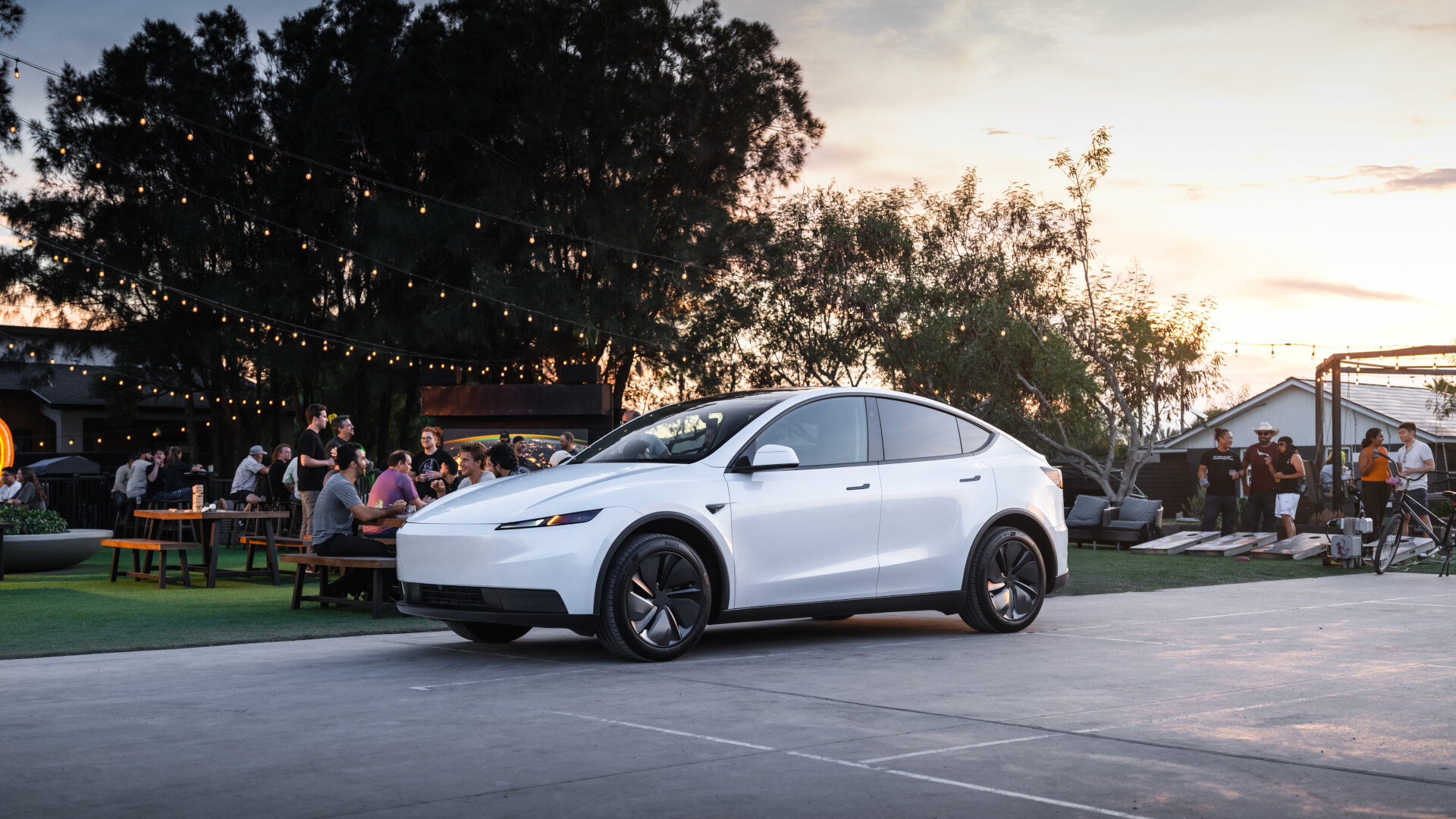 Tesla Model Y Standard (8)