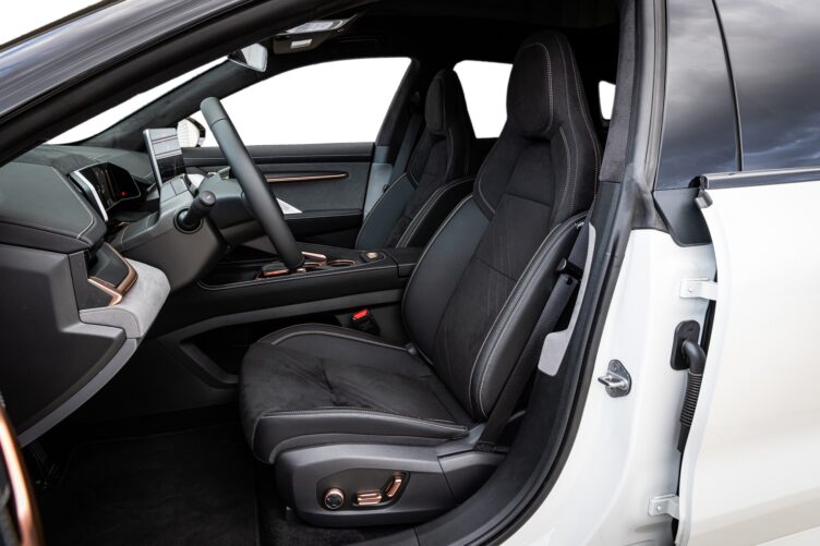 Zeekr 001 drive Costa Navarino 2025 (4)