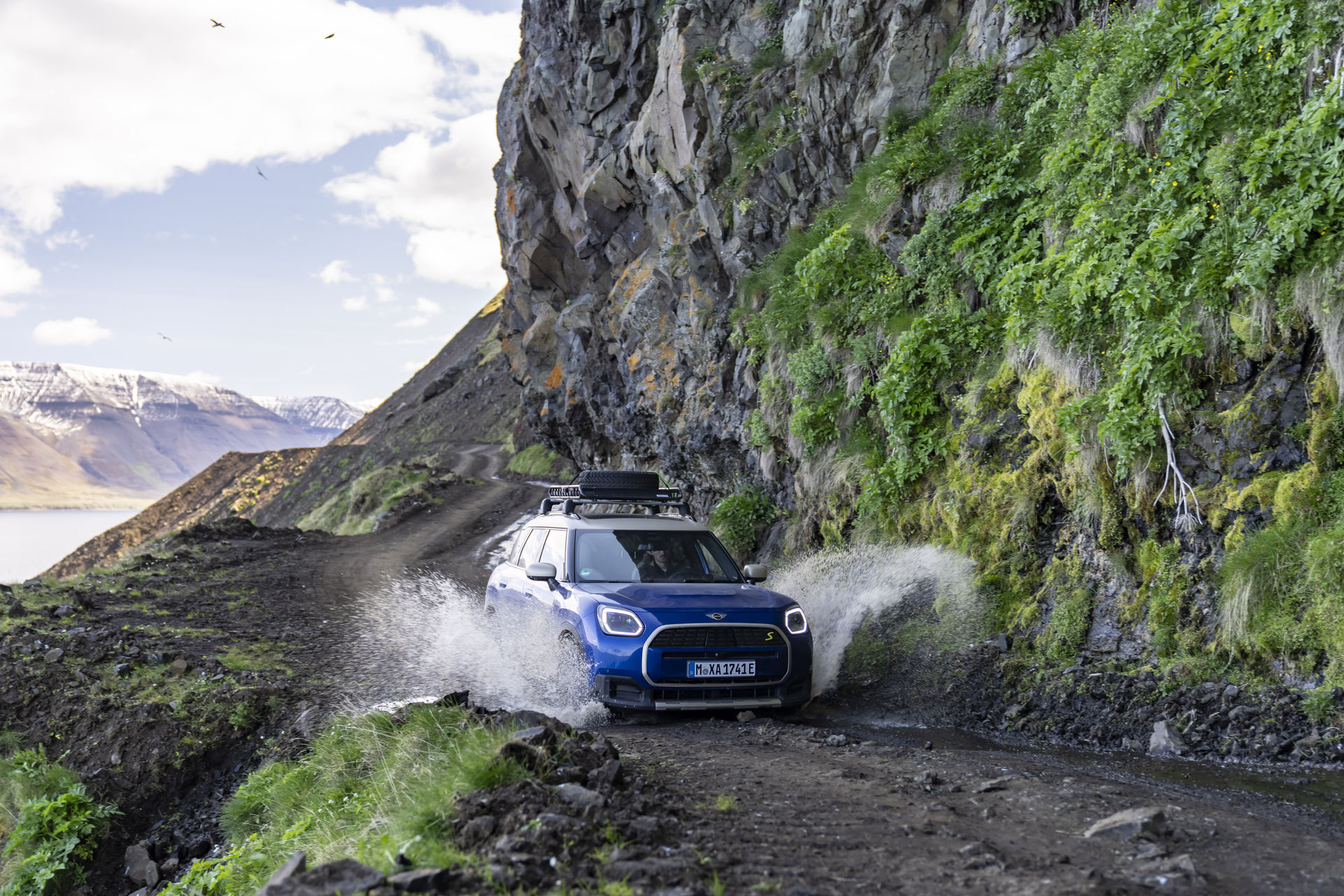 MINI Countryman SE ALL4 Iceland (30)