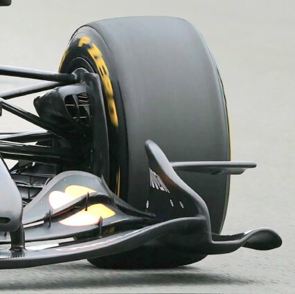 F1 McLaren MCL40 (2)