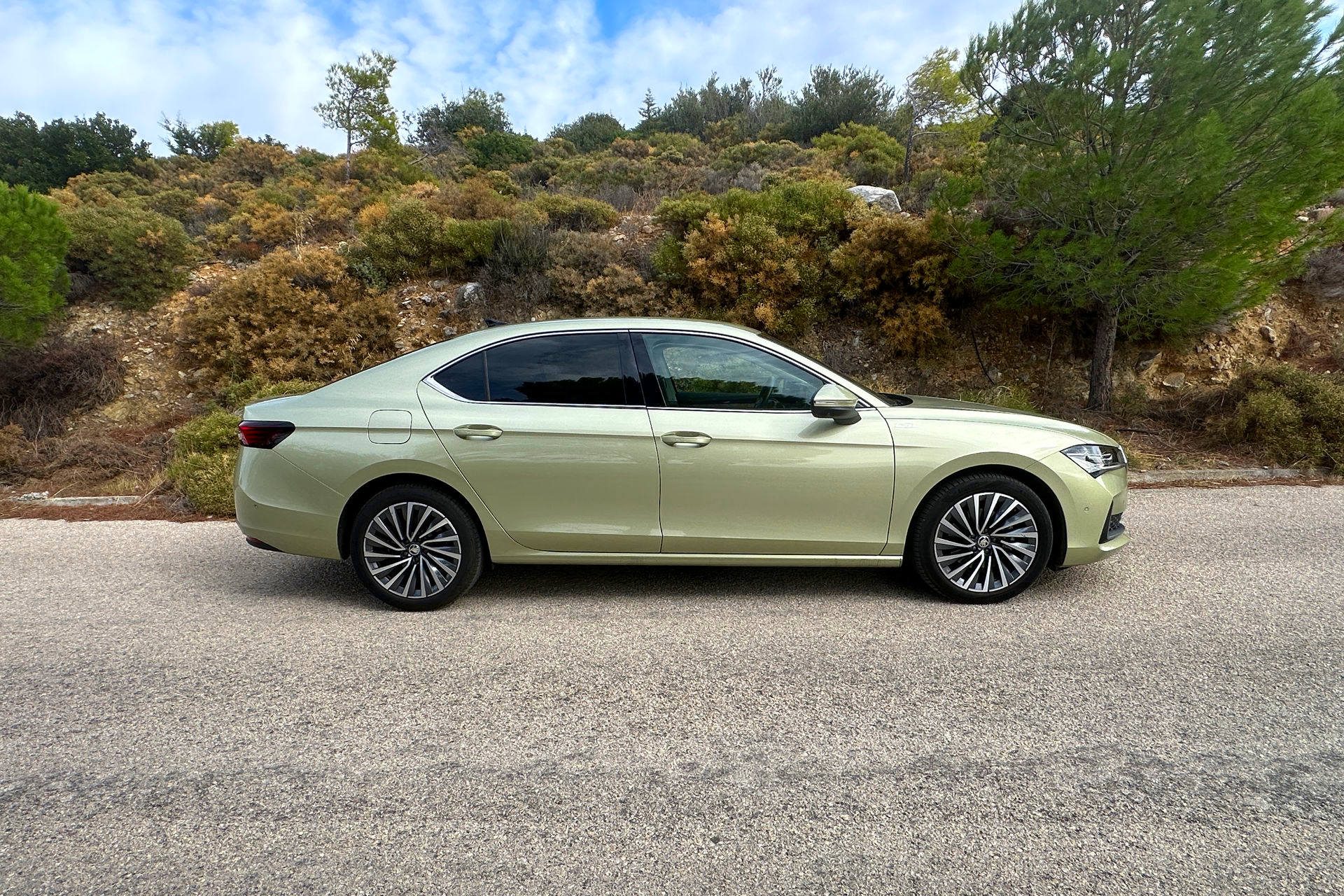 Skoda Superb Laurin & Klement test 10.2025 (11B) Skoda Superb Laurin & Klement test 10.2025 (11B)