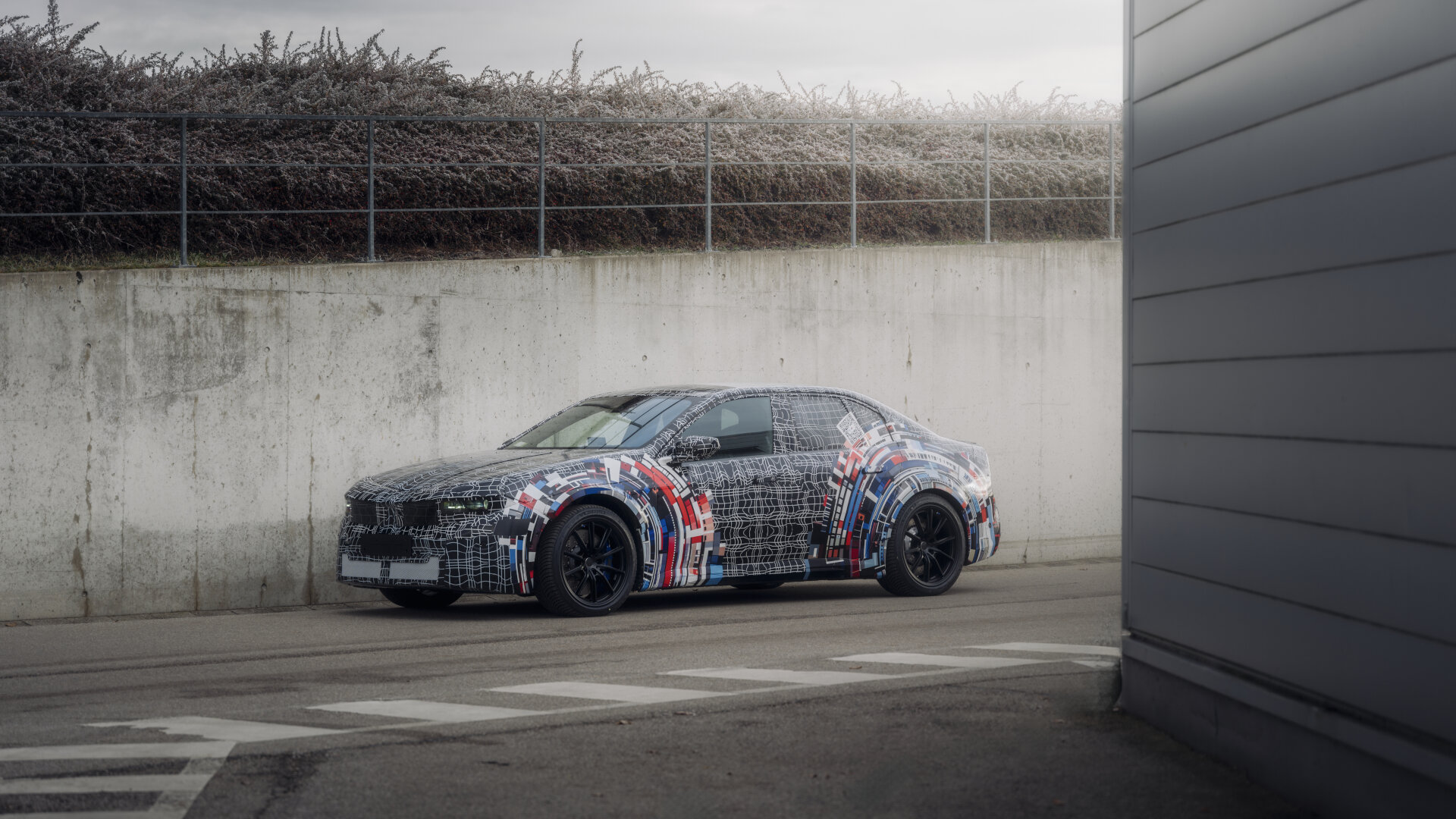 bmw m3 electric camo (6) bmw m3 electric camo (6)