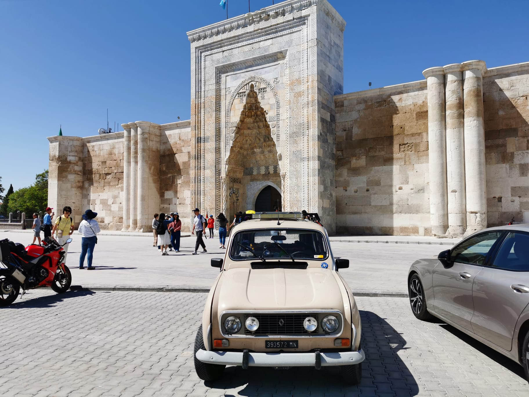 7000 Km a bordo di una R4 di quarantanni copy 7000 Km a bordo di una R4 di quarantanni copy
