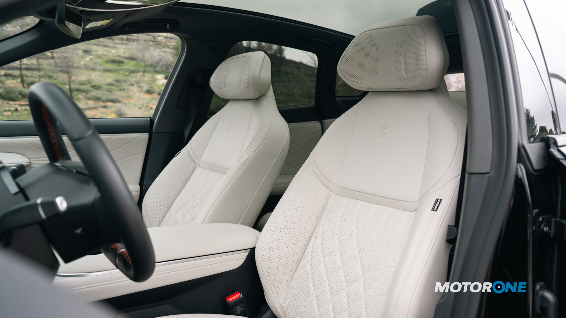 Changan Deepal S07 black test drive 31