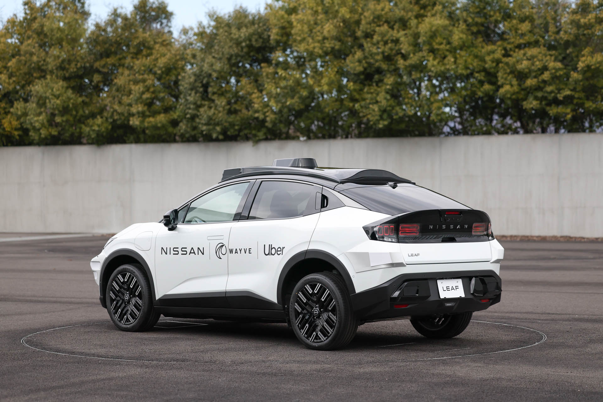 2603112 01 LEAF robotaxi 03 2603112 01 LEAF robotaxi 03