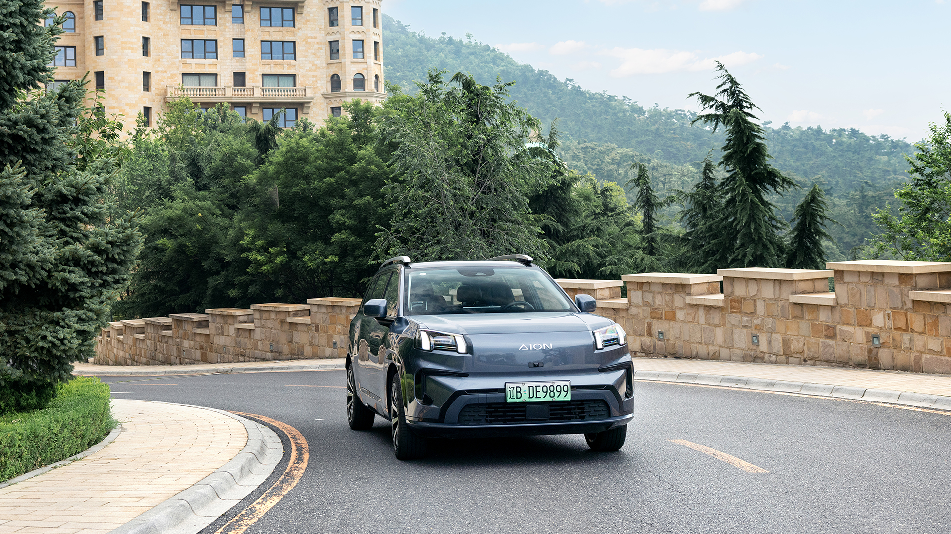 AION V test drive 16