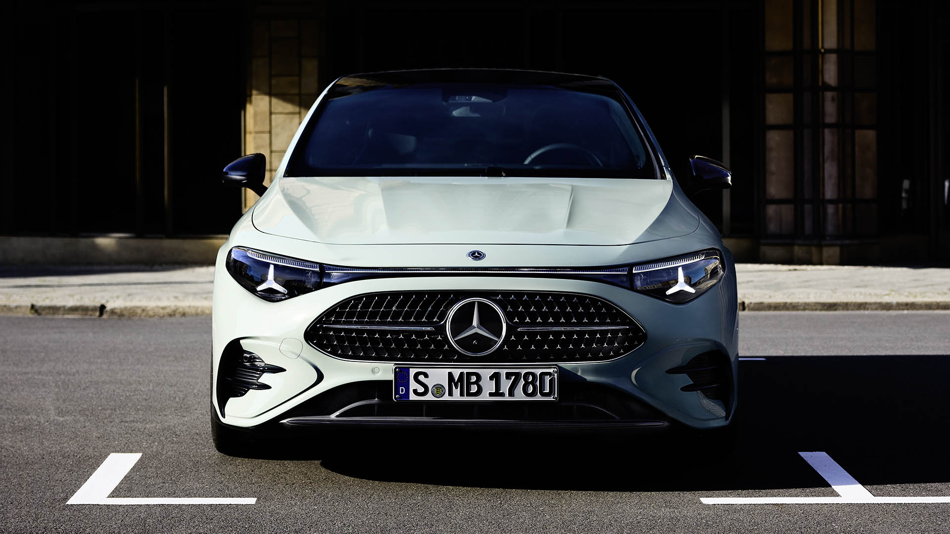 Mercedes Benz CLA (1) Mercedes Benz CLA (1)