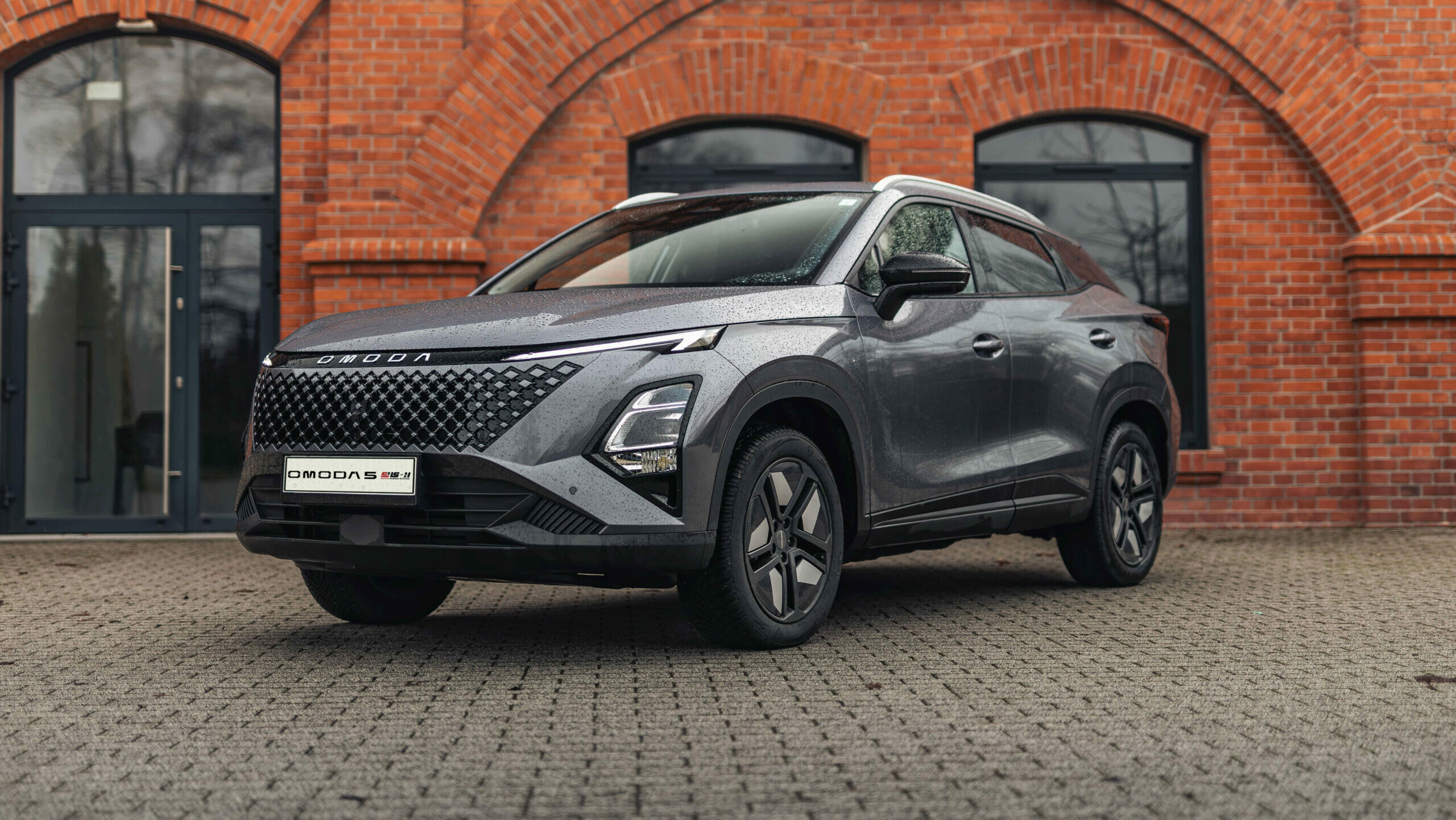 Οδηγούμε στην Ελλάδα τα νέα Omoda 5 SHS-H και Omoda 9 SHS-P