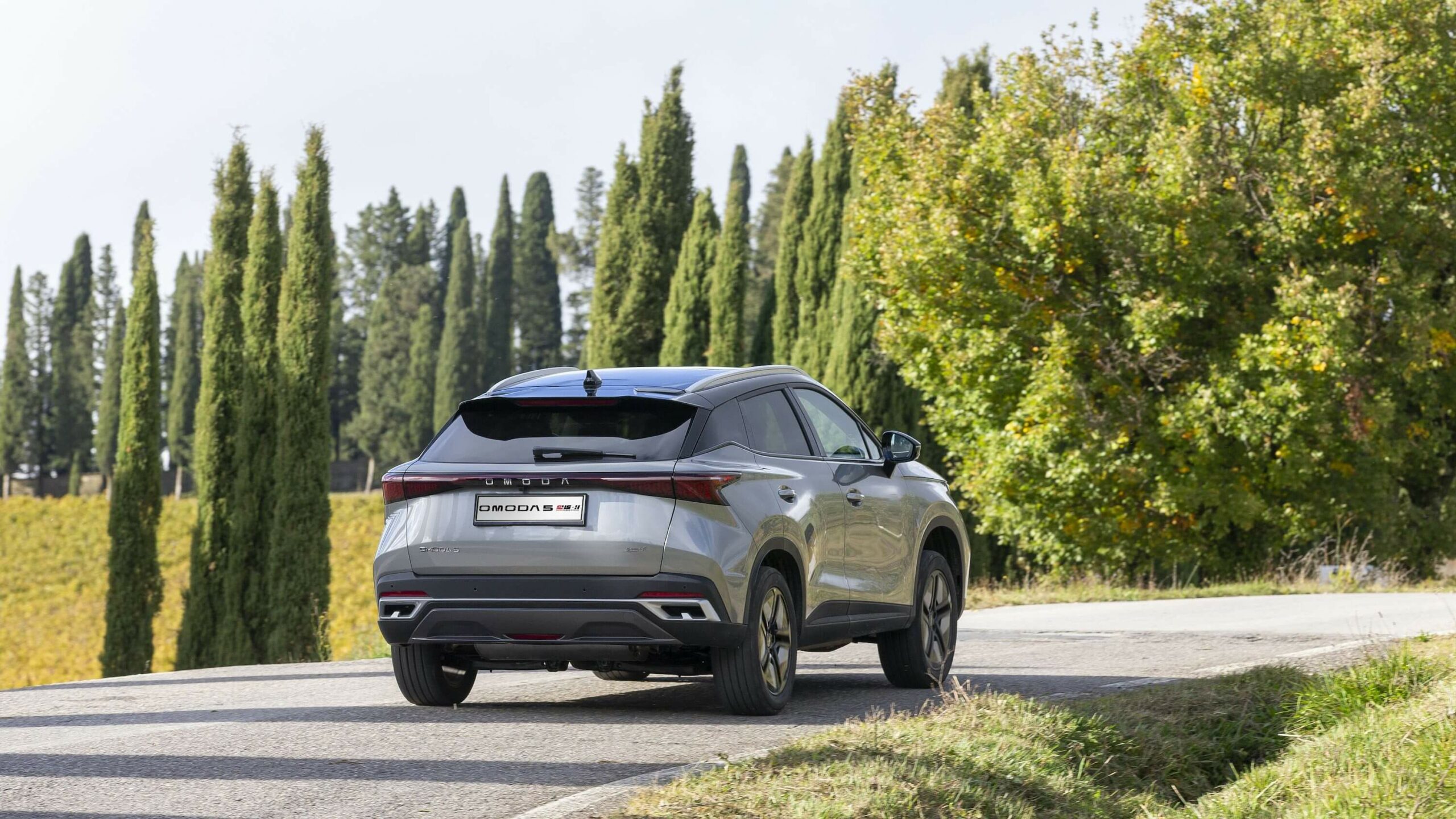 Οδηγούμε στην Ελλάδα τα νέα Omoda 5 SHS-H και Omoda 9 SHS-P