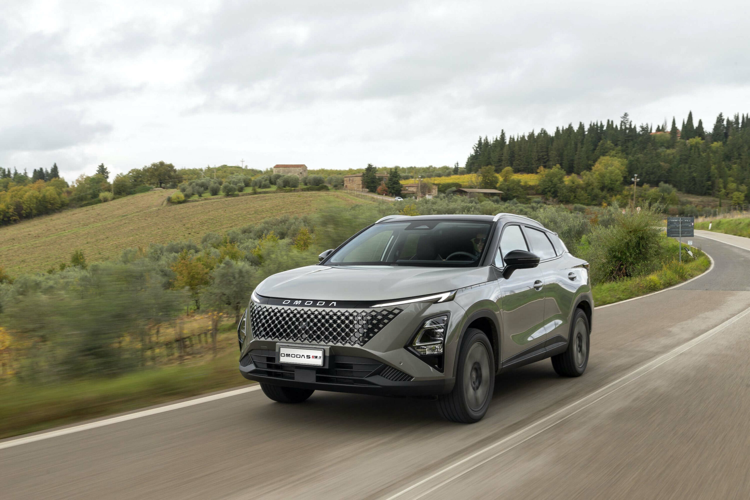 Οδηγούμε στην Ελλάδα τα νέα Omoda 5 SHS-H και Omoda 9 SHS-P