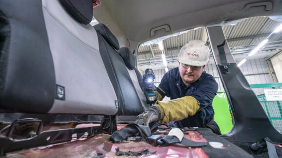 Toyota Yaris dismantling recycling (1)