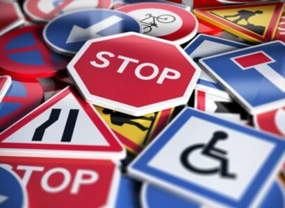 Τι αλλάζει στους δρόμους με τον νέο ΚΟΚ - Τα όρια ταχύτητας, τα πρόστιμα και οι κυρώσεις