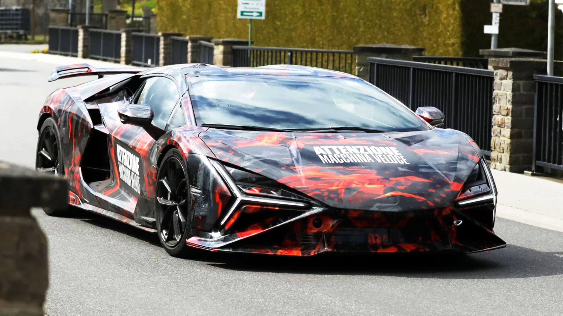 Lamborghini Revuelto SV spy shots 2026 (1)