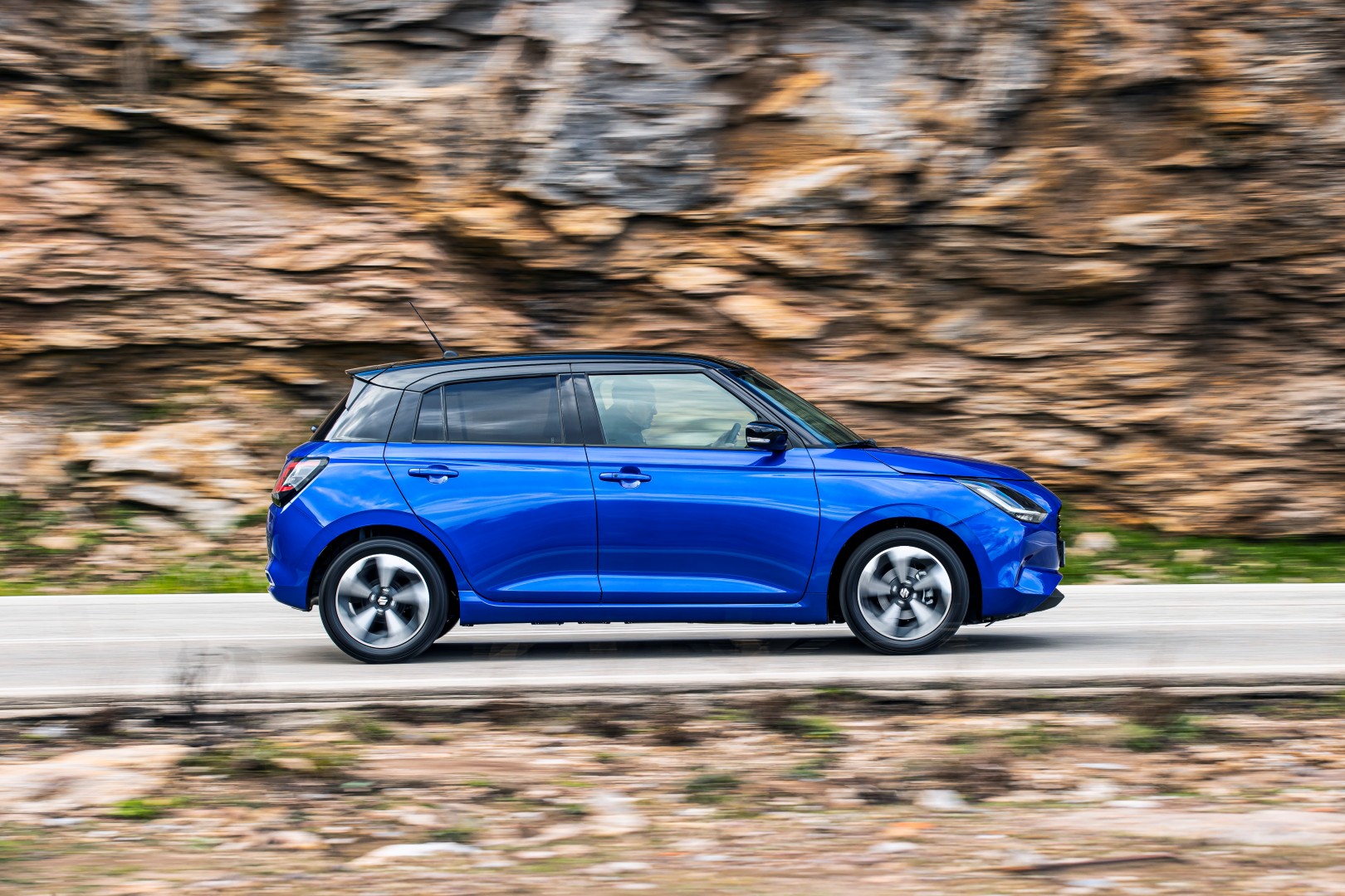 Suzuki SWIFT Hybrid: Η σταθερή αξία στα σύγχρονα αυτοκίνητα πόλης